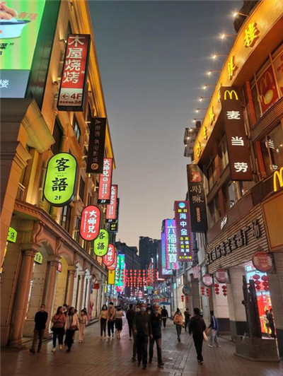 现如今，亚洲越来越多的城市拥有了自己的水磨场。其中，上海作为中国重要的经济和文化中心，地理位置优越，吸引了众多国内外游客。那么，上海水磨场的价格到底是多少呢？让我们揭开这个谜团！